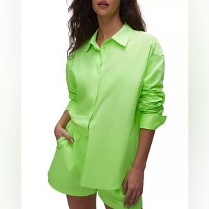 GOOD AMERICAN ELECTRIC LIME COLLARED SHIRT SIZE 1/2